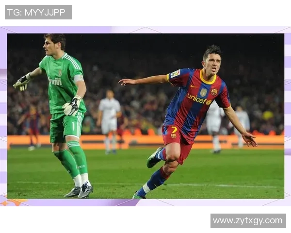 足球巨星荣耀背后的奋斗故事与传奇人生解析